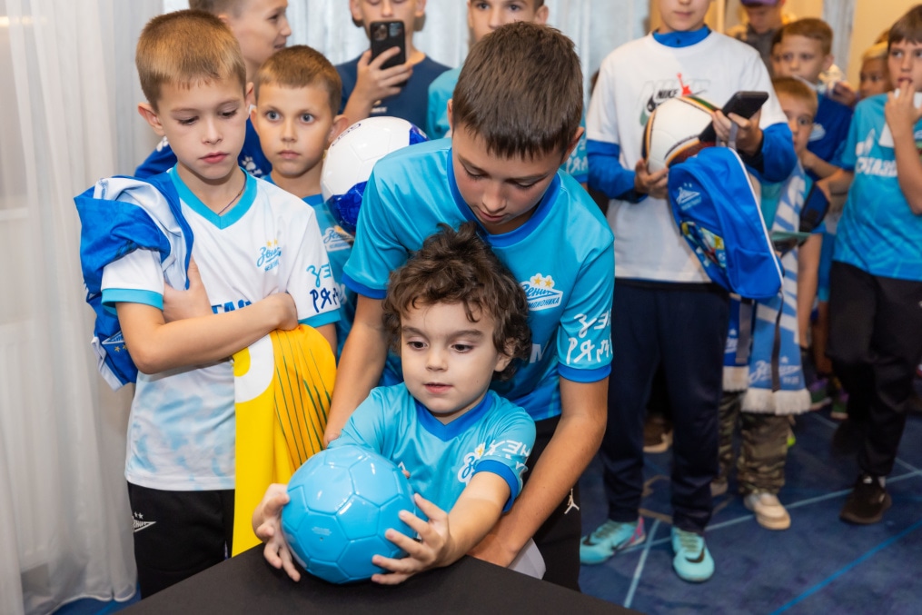 Автограф-сессия для детей школ «Зенит-Чемпионика» в Сочи
