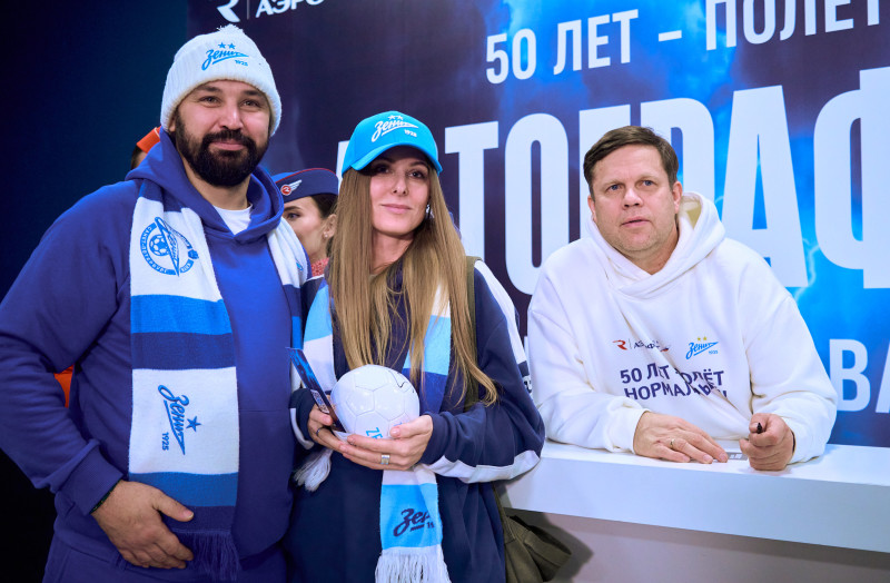 Матч Аэрофлота: автограф-сессия Владислава Радимова на Фан-Променаде перед матчем с «Рубином»