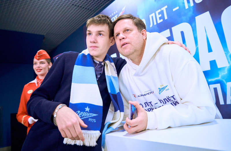 Матч Аэрофлота: автограф-сессия Владислава Радимова на Фан-Променаде перед матчем с «Рубином»