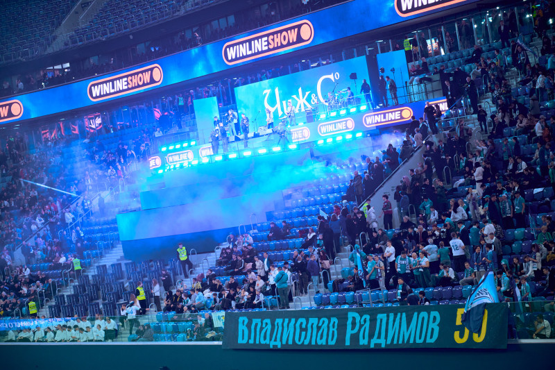 Концерт группы «Чиж и Ко» на главной сцене перед матчем с «Рубином»