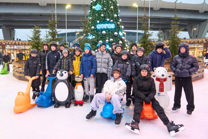 Мегатурнир «»Зенит» рядом». День 1: мастер-класс на катке для участников турнира