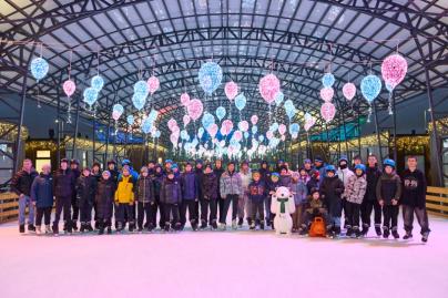 Мегатурнир «»Зенит» рядом». День 1: мастер-класс на катке для участников турнира