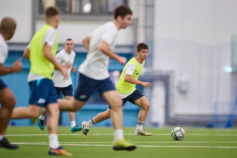 Выпускной в «Газпром»-Академии: матч между тренерами и выпускниками