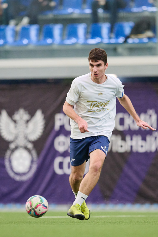 Выпускной в «Газпром»-Академии: матч между тренерами и выпускниками