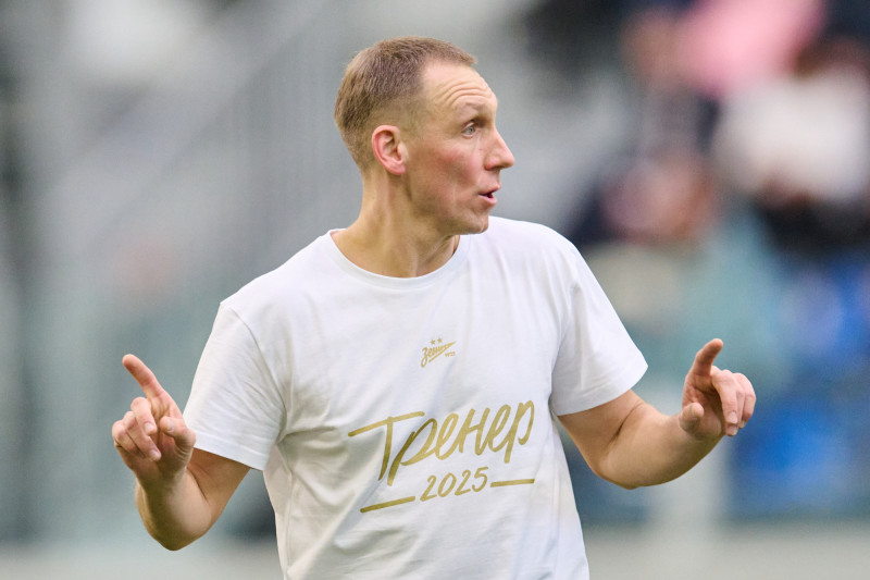 Выпускной в «Газпром»-Академии: матч между тренерами и выпускниками