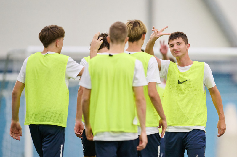 Выпускной в «Газпром»-Академии: матч между тренерами и выпускниками