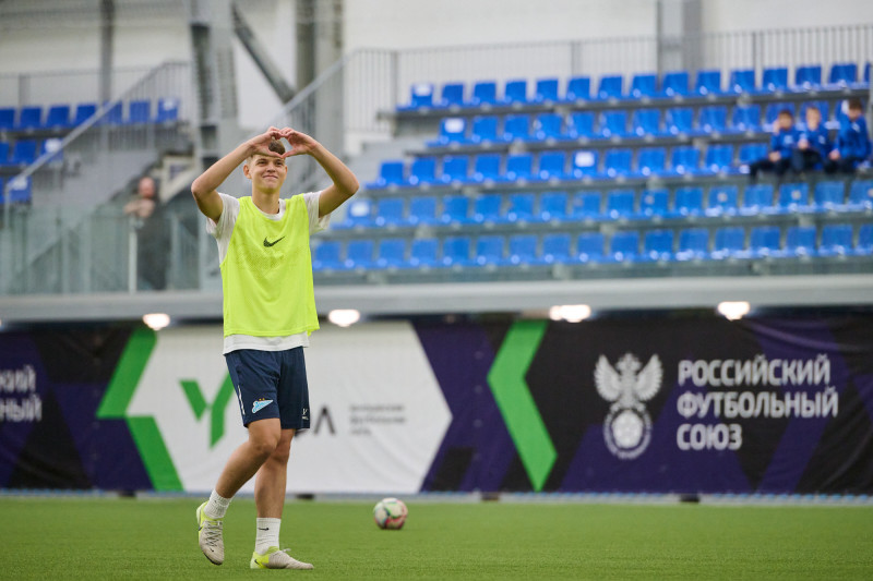 Выпускной в «Газпром»-Академии: матч между тренерами и выпускниками