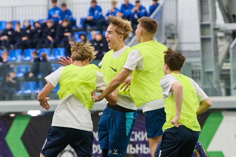 Выпускной в «Газпром»-Академии: матч между тренерами и выпускниками