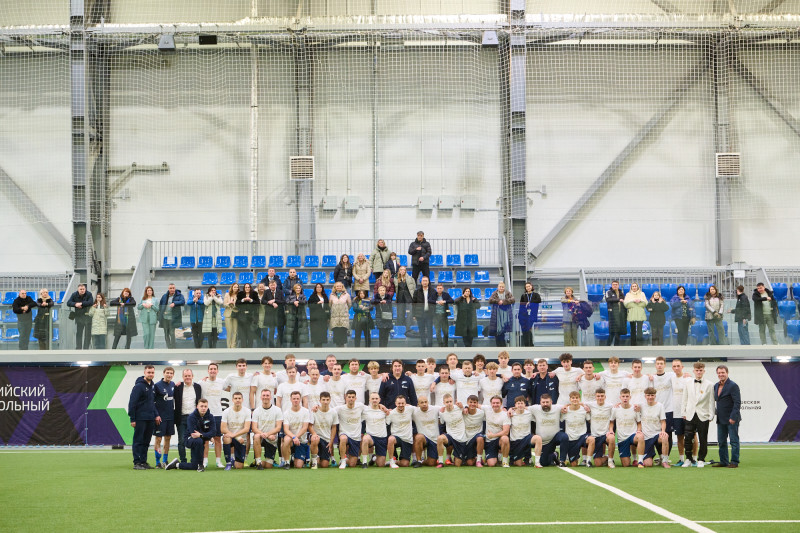 Выпускной в «Газпром»-Академии: матч между тренерами и выпускниками