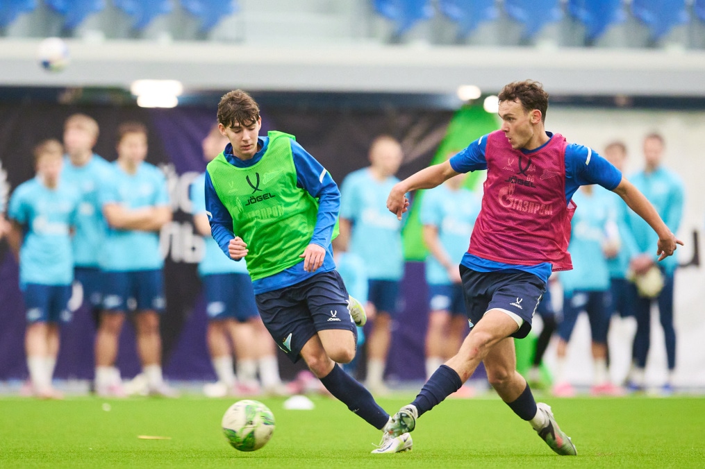 Тренировка «Зенита»-м в новом манеже Академии