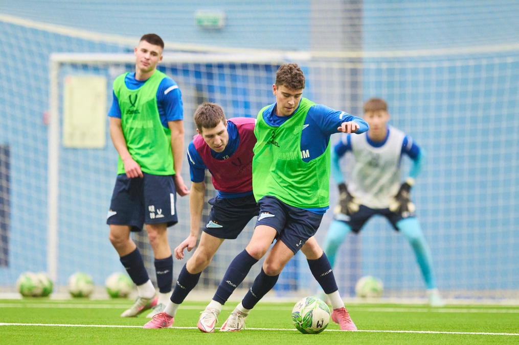Тренировка «Зенита»-м в новом манеже Академии