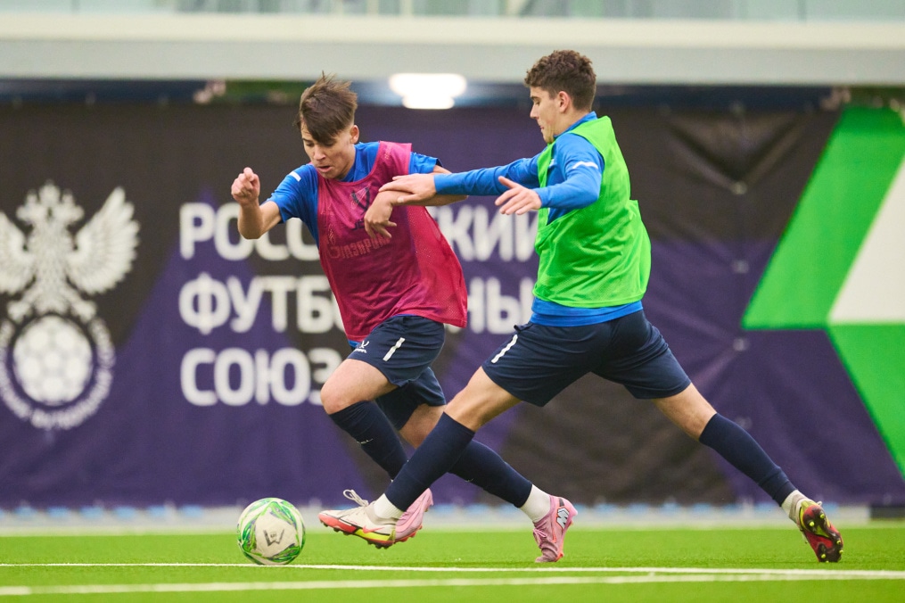 Тренировка «Зенита»-м в новом манеже Академии