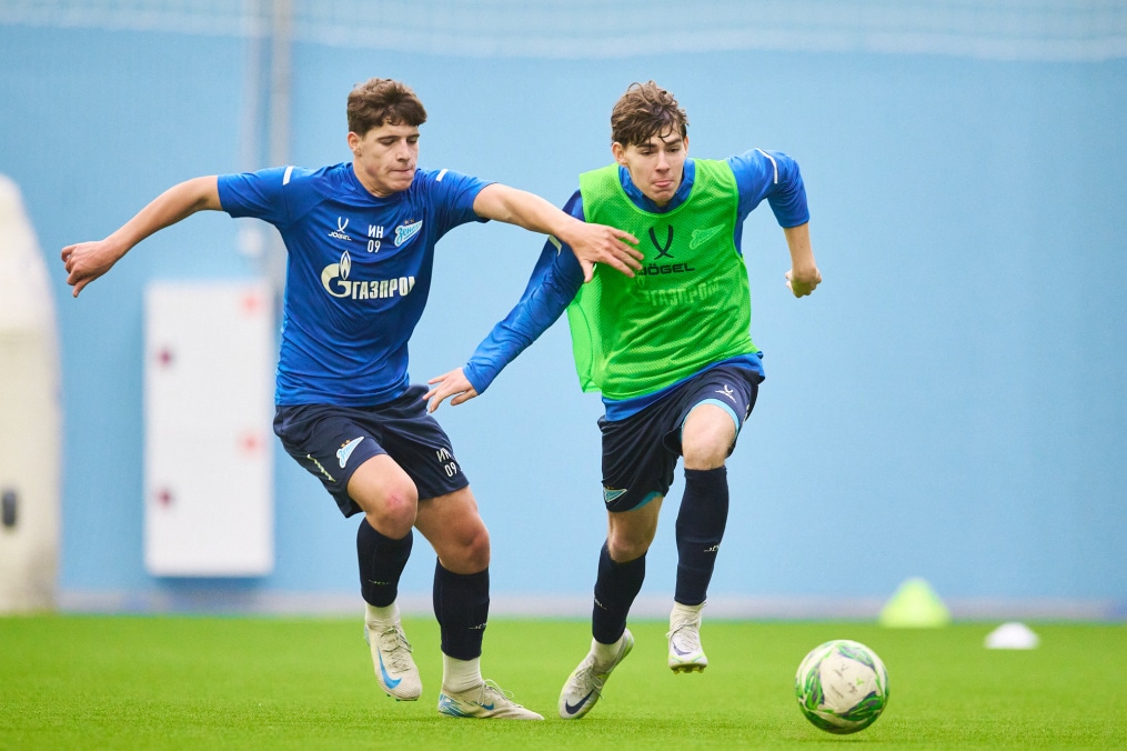 Тренировка «Зенита»-м в новом манеже Академии