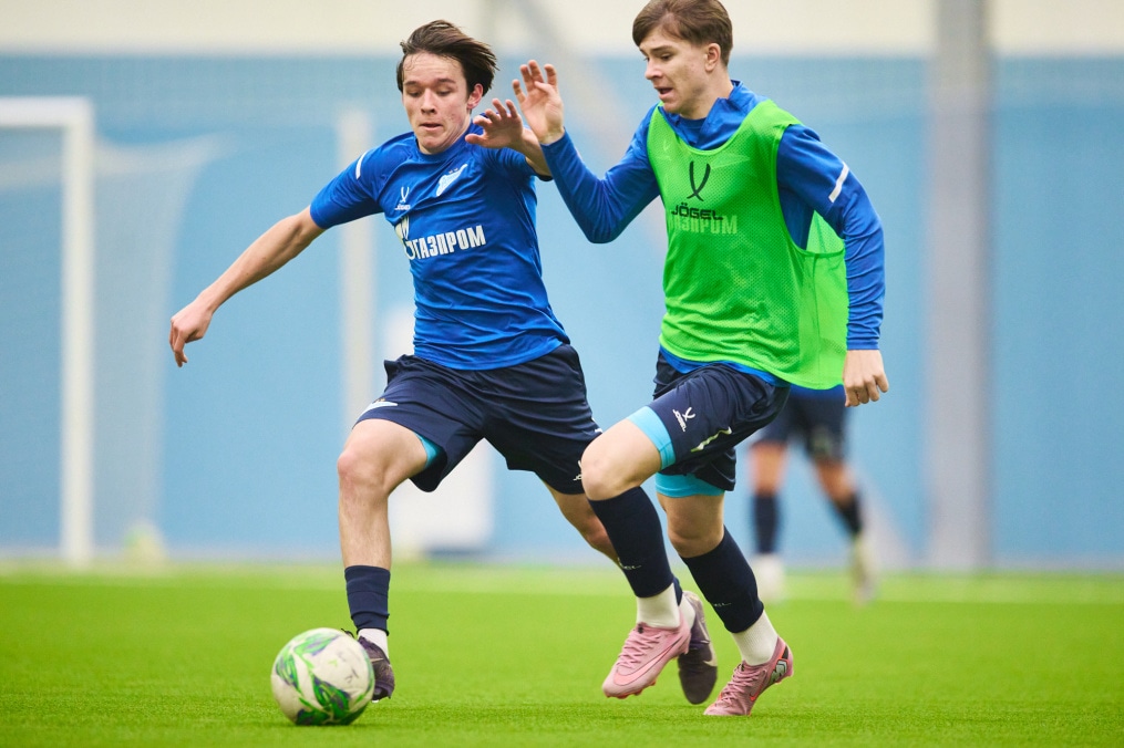 Тренировка «Зенита»-м в новом манеже Академии