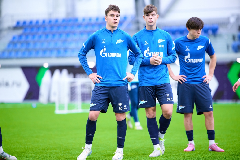 Тренировка «Зенита»-м перед товарищеским матчем с СШОР «Зенит»-м