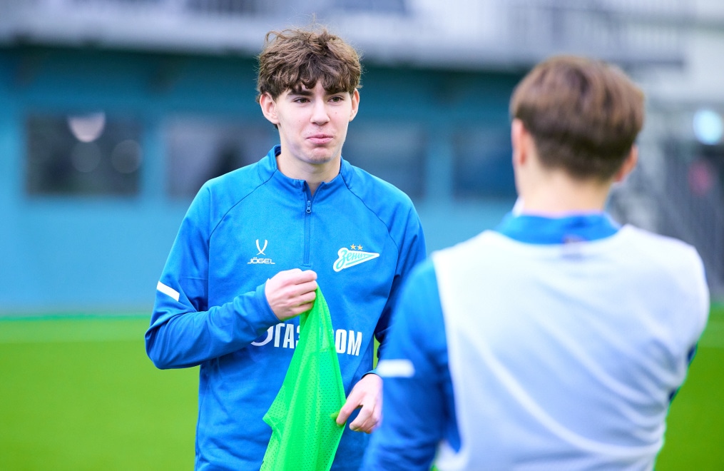 Тренировка «Зенита»-м перед товарищеским матчем с СШОР «Зенит»-м