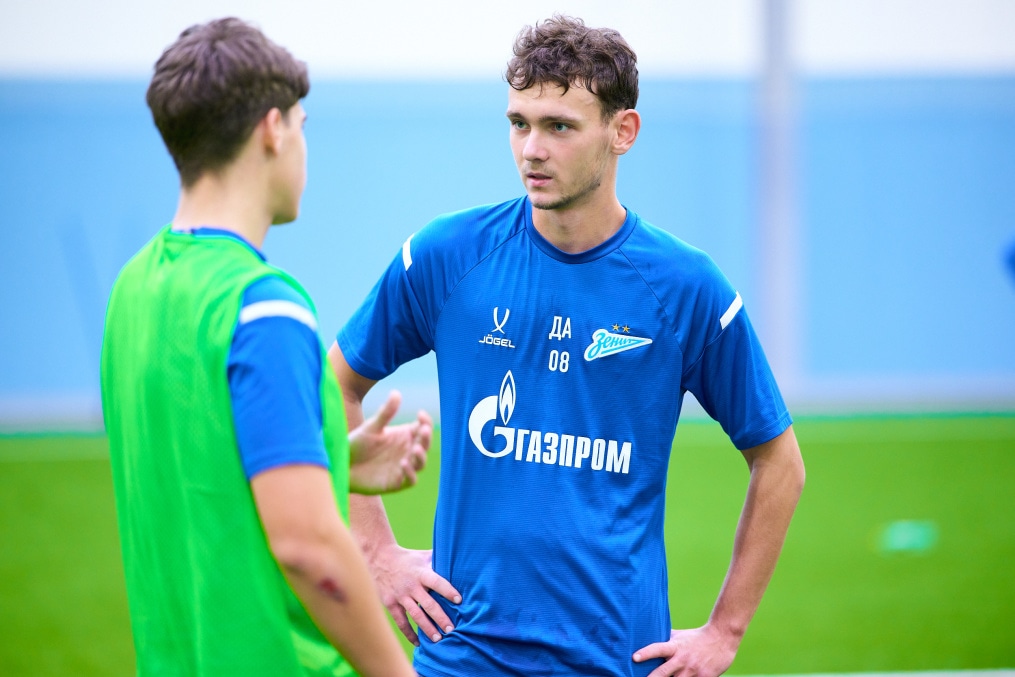 Тренировка «Зенита»-м перед товарищеским матчем с СШОР «Зенит»-м