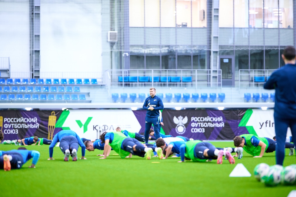 Тренировка «Зенита»-м перед товарищеским матчем с СШОР «Зенит»-м