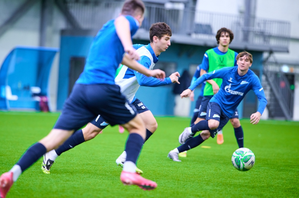 Тренировка «Зенита»-м перед товарищеским матчем с СШОР «Зенит»-м