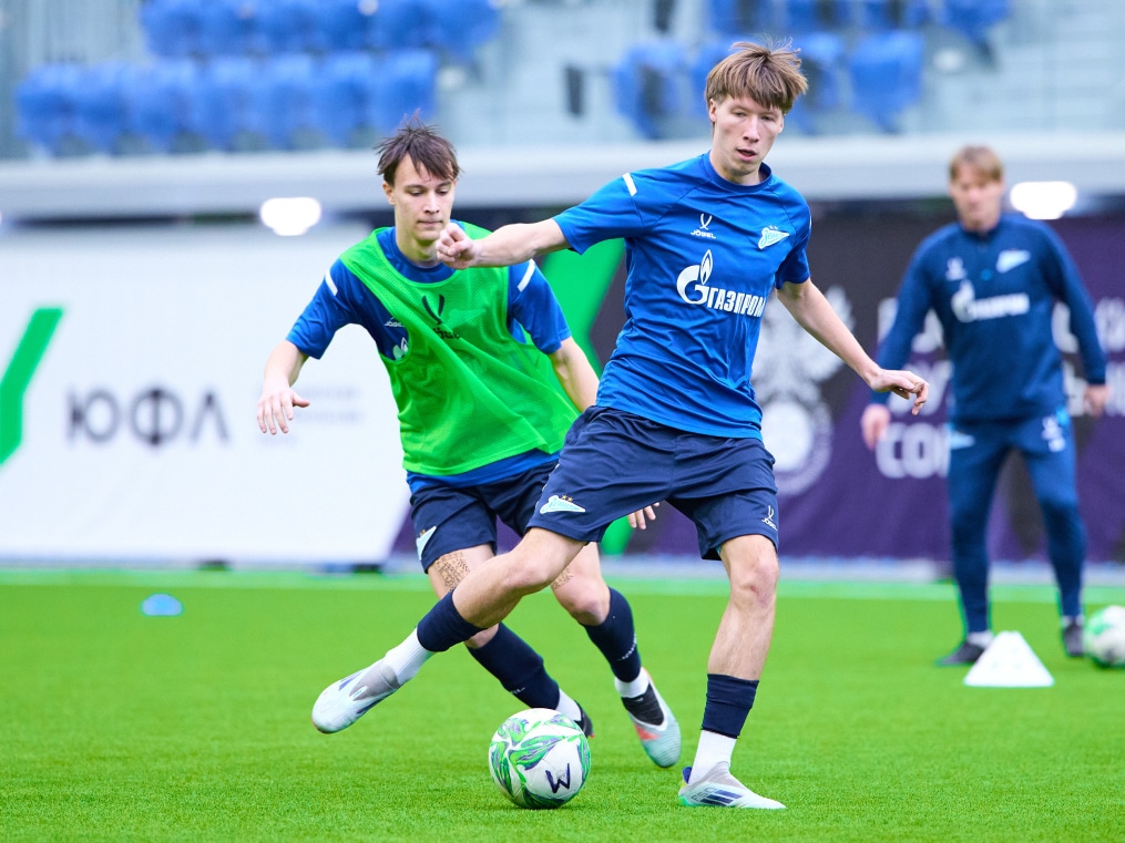 Тренировка «Зенита»-м перед товарищеским матчем с СШОР «Зенит»-м