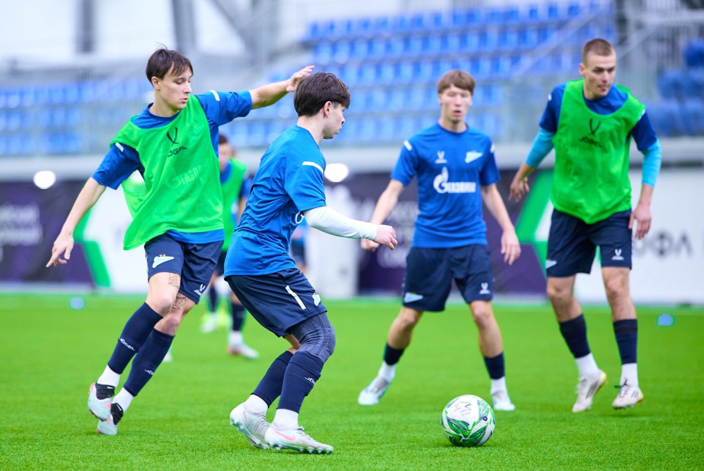 Тренировка «Зенита»-м перед товарищеским матчем с СШОР «Зенит»-м