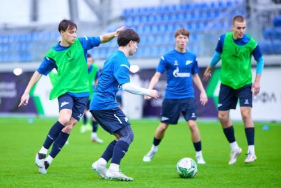 Тренировка «Зенита»-м перед товарищеским матчем с СШОР «Зенит»-м