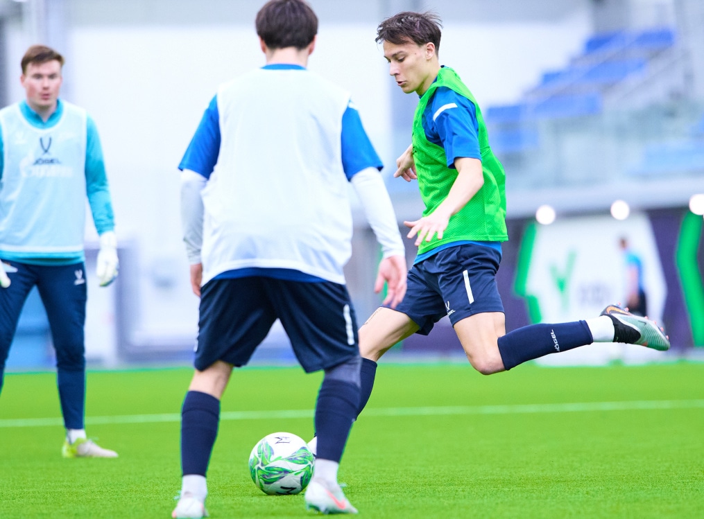 Тренировка «Зенита»-м перед товарищеским матчем с СШОР «Зенит»-м