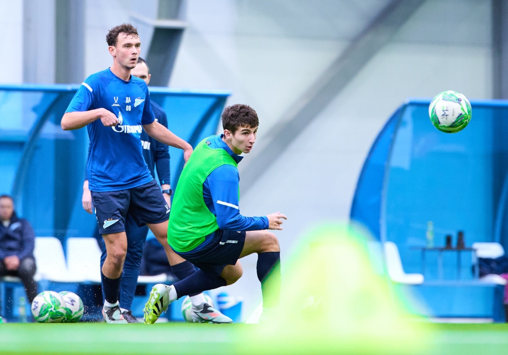 Тренировка «Зенита»-м перед товарищеским матчем с СШОР «Зенит»-м