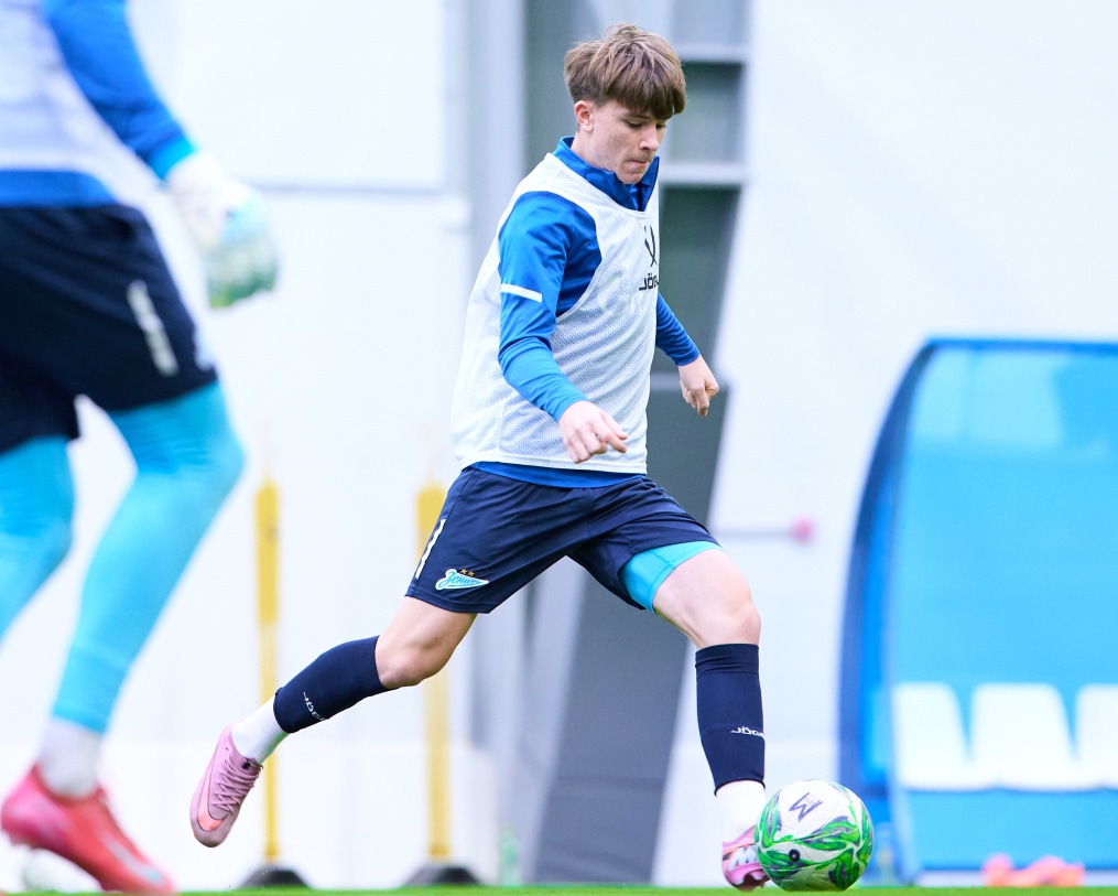 Тренировка «Зенита»-м перед товарищеским матчем с СШОР «Зенит»-м