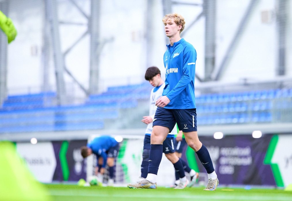 Тренировка «Зенита»-м перед товарищеским матчем с СШОР «Зенит»-м