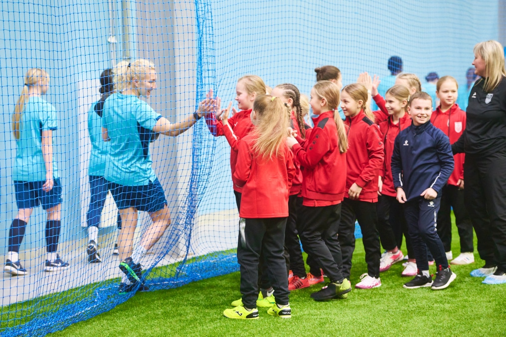 Тренировка женской команды в манеже «Газпром»-Академии