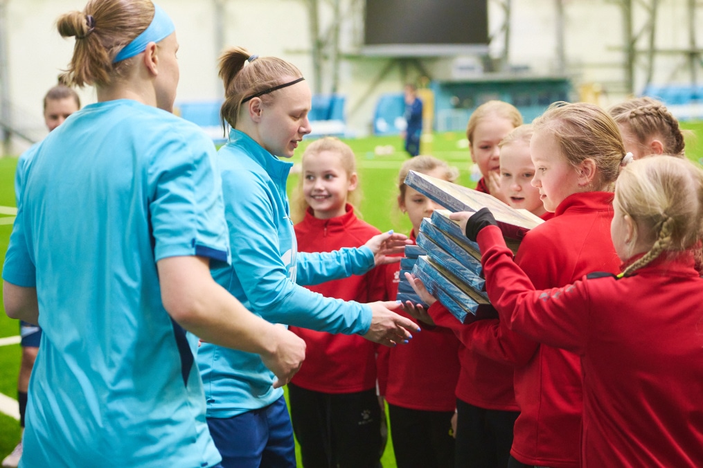 Тренировка женской команды в манеже «Газпром»-Академии