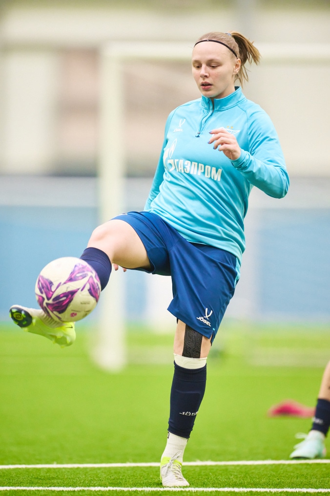 Тренировка женской команды в манеже «Газпром»-Академии