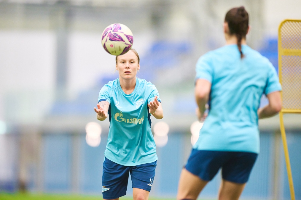 Тренировка женской команды в манеже «Газпром»-Академии