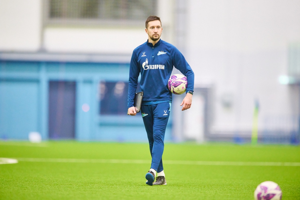 Тренировка женской команды в манеже «Газпром»-Академии