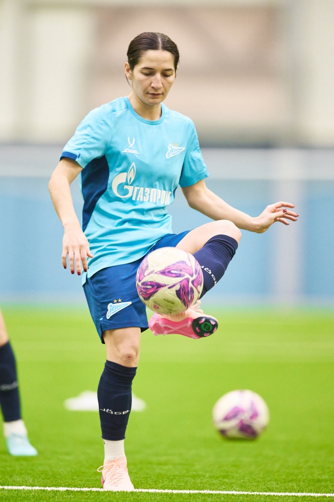 Тренировка женской команды в манеже «Газпром»-Академии