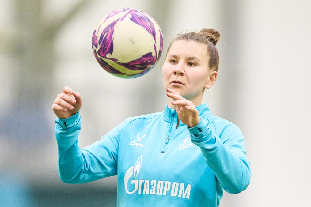 Тренировка женской команды в манеже «Газпром»-Академии