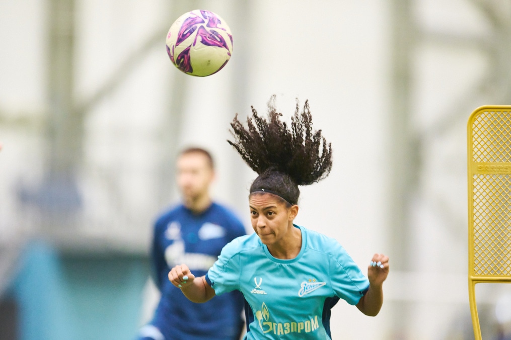 Тренировка женской команды в манеже «Газпром»-Академии