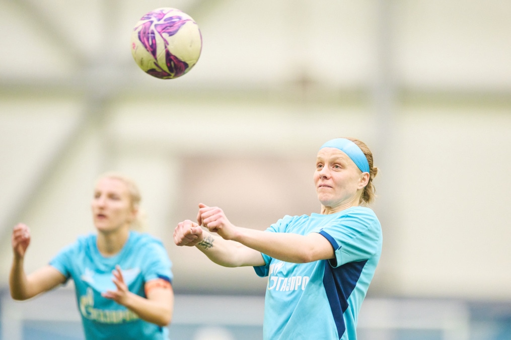 Тренировка женской команды в манеже «Газпром»-Академии