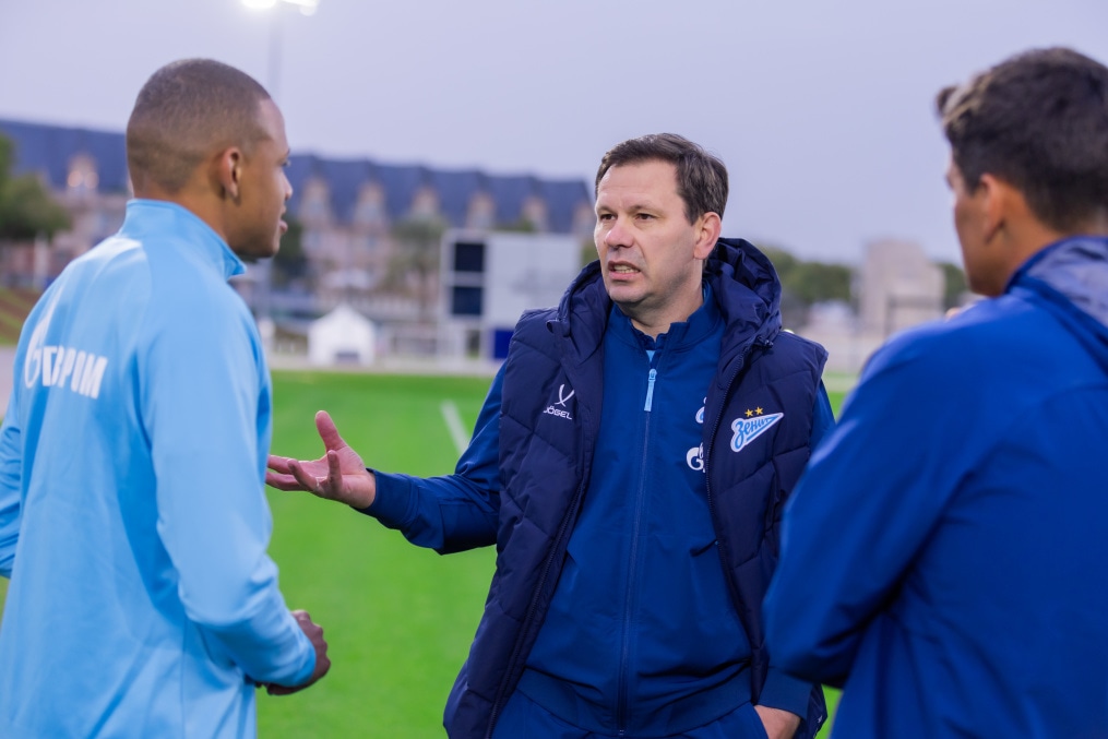 Первый день новичка Джона Джона в расположении команды