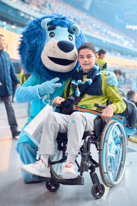 «Зенит рядом»: поздравление детей с днями рождения и свадьба