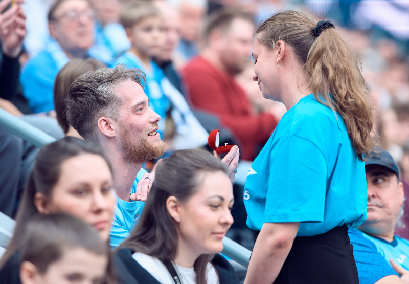 «Зенит рядом»: поздравление детей с днями рождения и свадьба