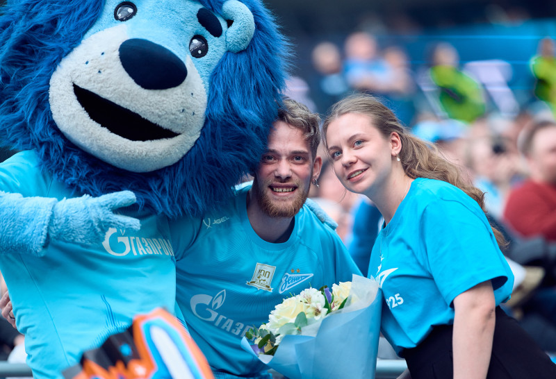 «Зенит рядом»: поздравление детей с днями рождения и свадьба