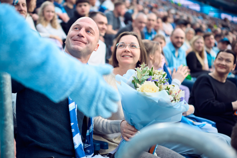 «Зенит рядом»: поздравление детей с днями рождения и свадьба