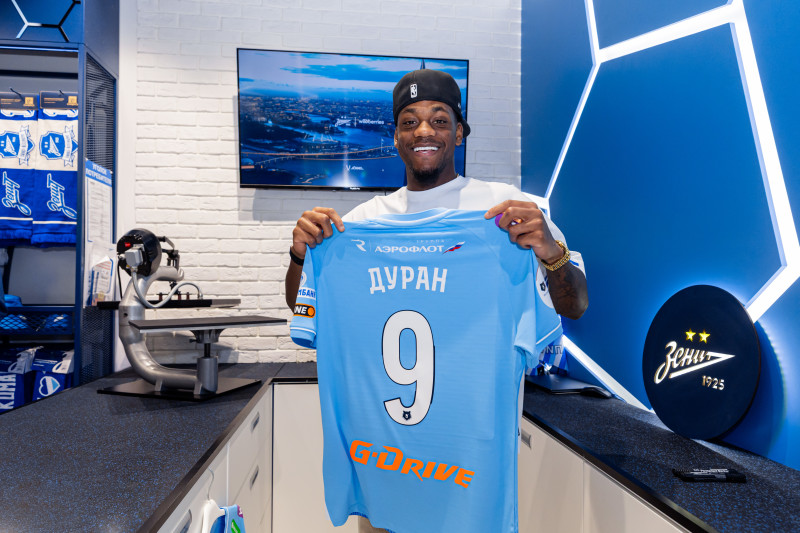 Презентация Джон Джона и Джона Дурана  в фирменном магазине «Зенит-Арена»