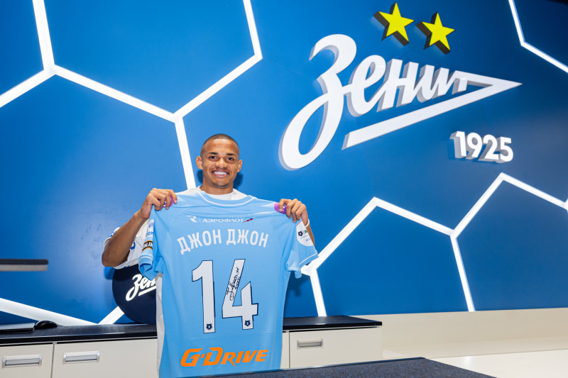 Презентация Джон Джона и Джона Дурана  в фирменном магазине «Зенит-Арена»