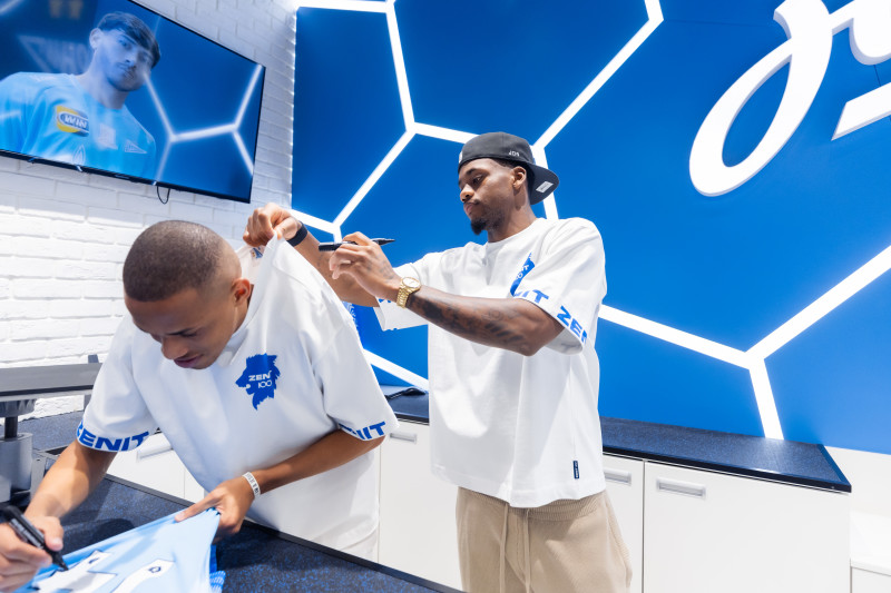 Презентация Джон Джона и Джона Дурана  в фирменном магазине «Зенит-Арена»