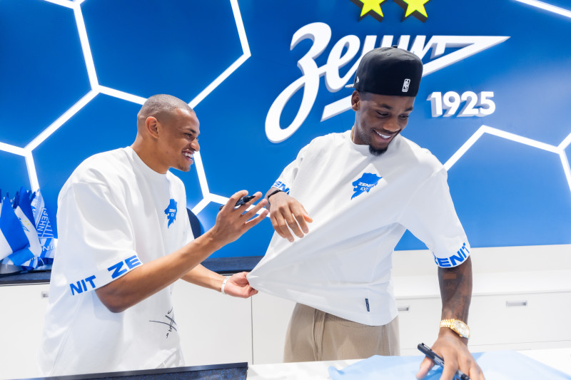 Презентация Джон Джона и Джона Дурана  в фирменном магазине «Зенит-Арена»