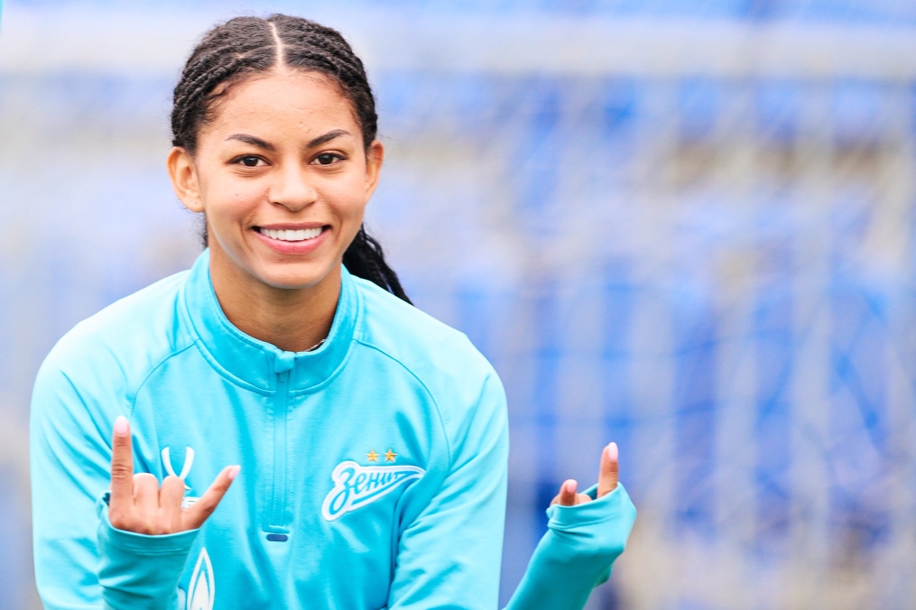 Тренировка женской команды перед матчем с «Крыльями Советов»