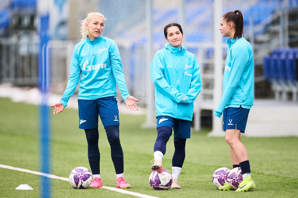 Тренировка женской команды перед матчем с «Крыльями Советов»